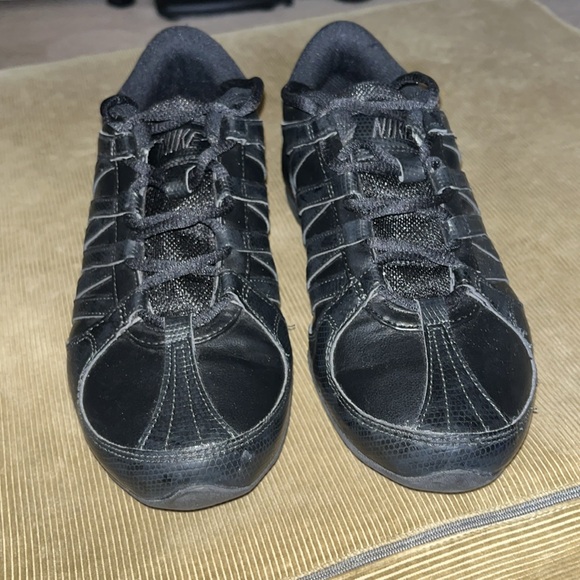 Black Nike musique sneaker shoes - Picture 2 of 6